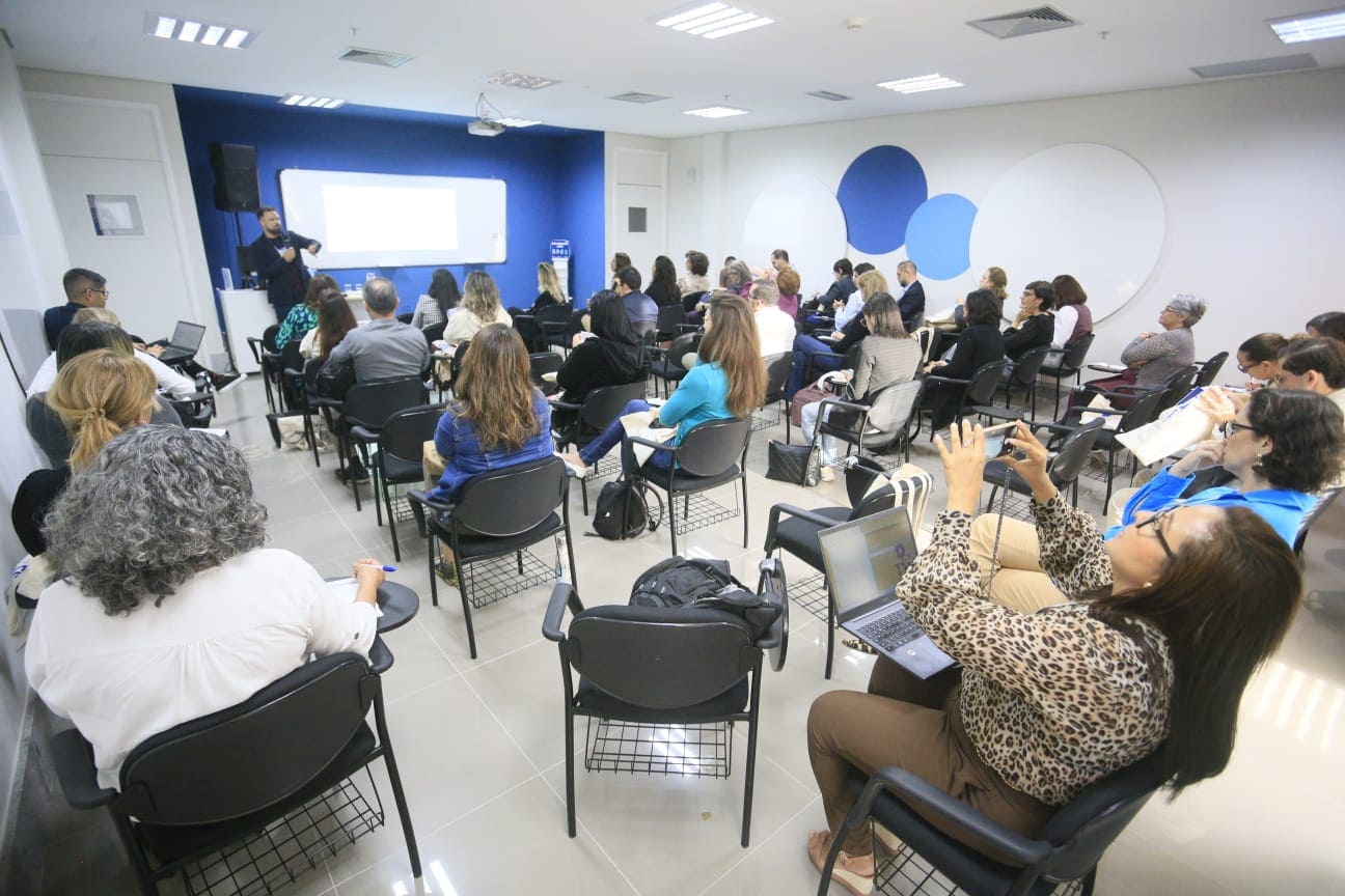 Oficina discute as vantagens do uso de IA como ferramenta colaborativa